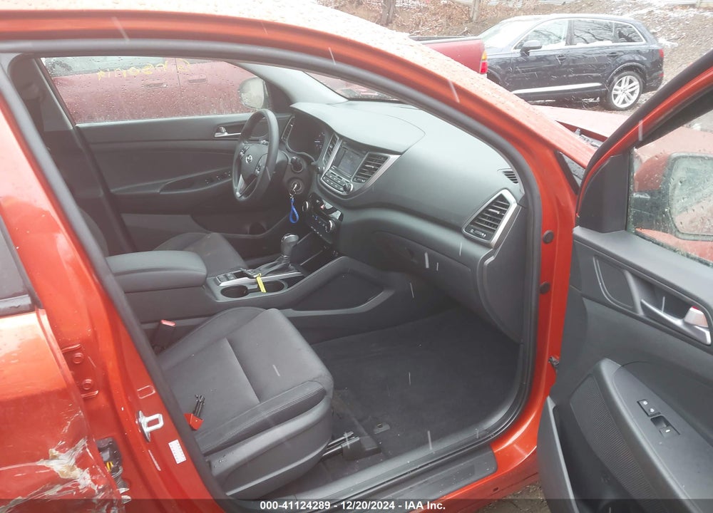 2017 HYUNDAI TUCSON SE VIN: KM8J3CA40HU413776