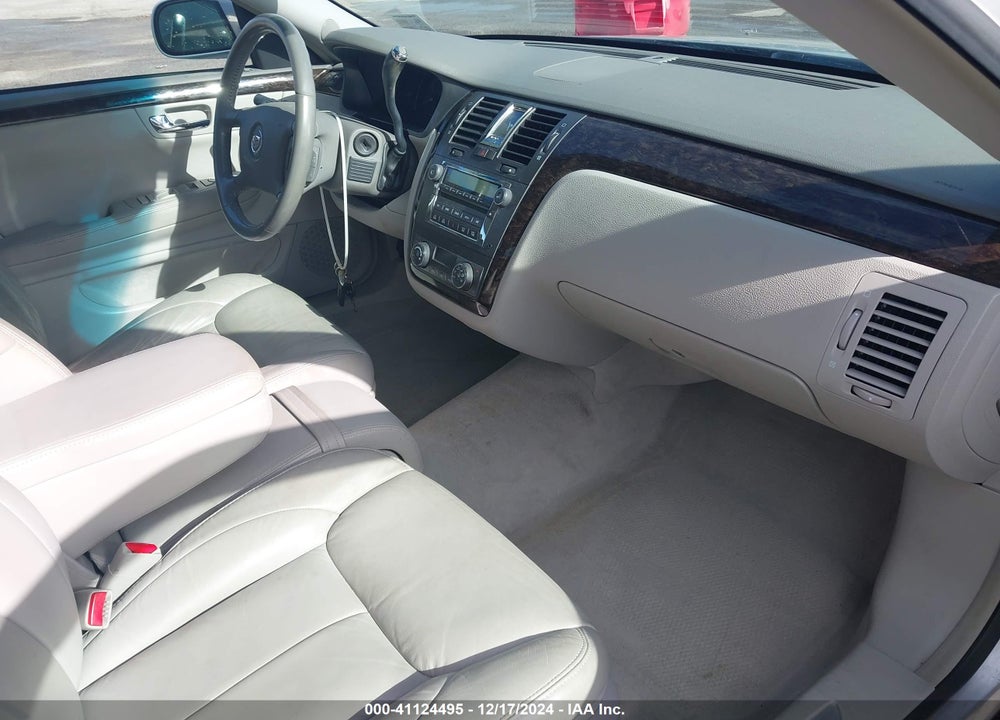 2011 CADILLAC DTS VIN: 1G6KA5E65BU116521