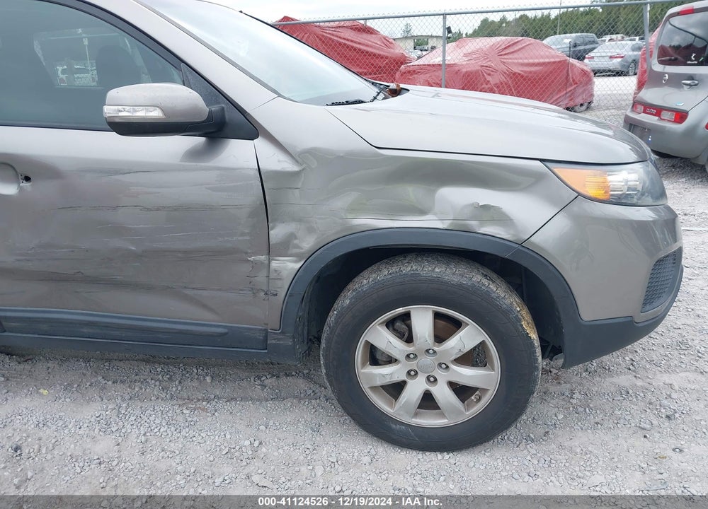 2013 KIA SORENTO LX VIN: 5XYKT4A1XDG324880