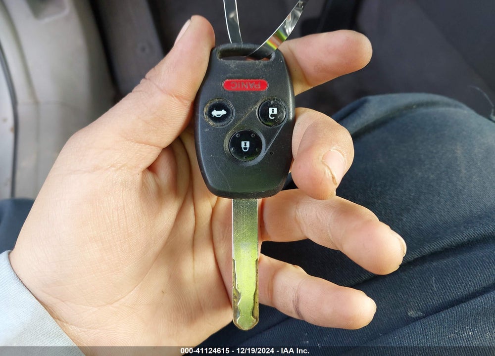 2010 HONDA CIVIC LX VIN: 19XFA1F50AE084572