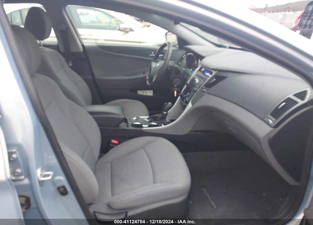 2013 HYUNDAI SONATA GLS VIN: 5NPEB4AC0DH517596