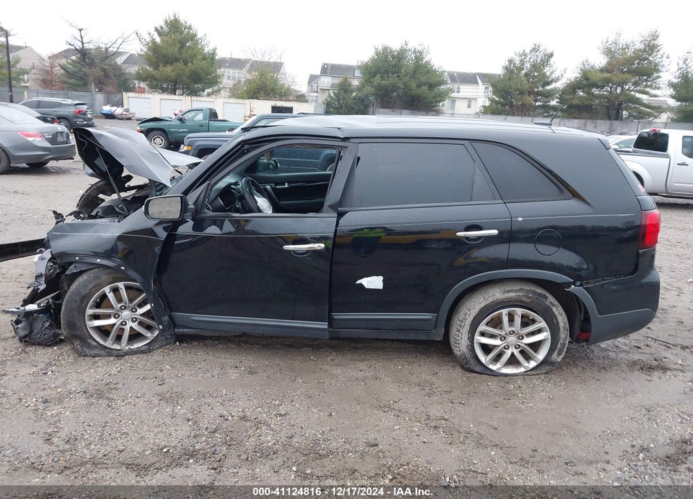 2015 KIA SORENTO LX VIN: 5XYKT3A6XFG627957