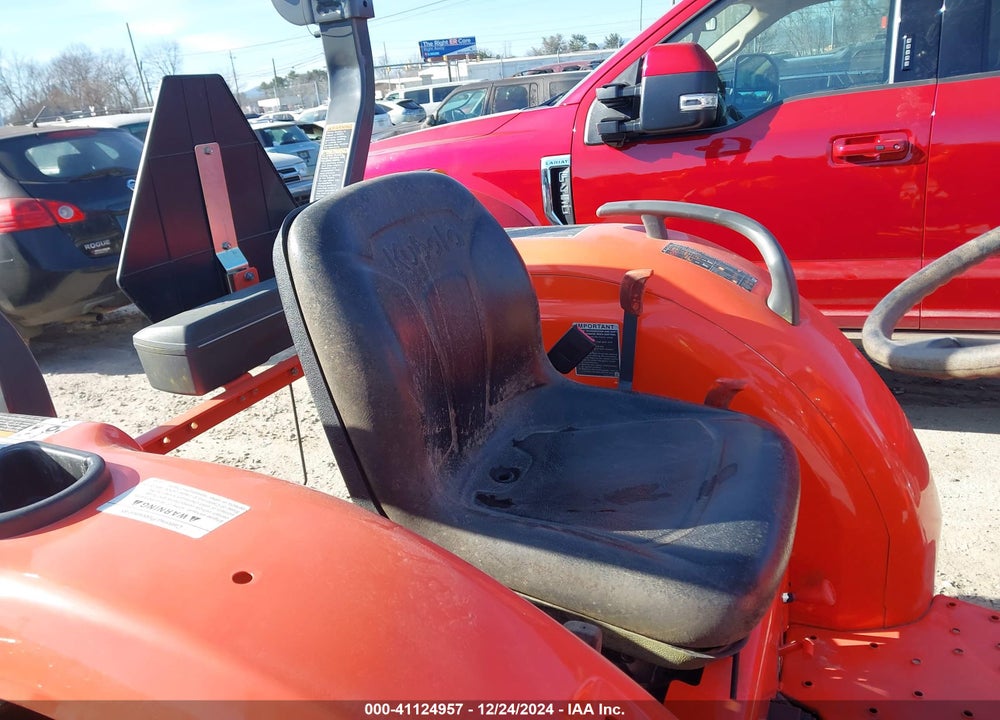 2016 KUBOTA TRACTOR L4701HST & L VIN: 74457