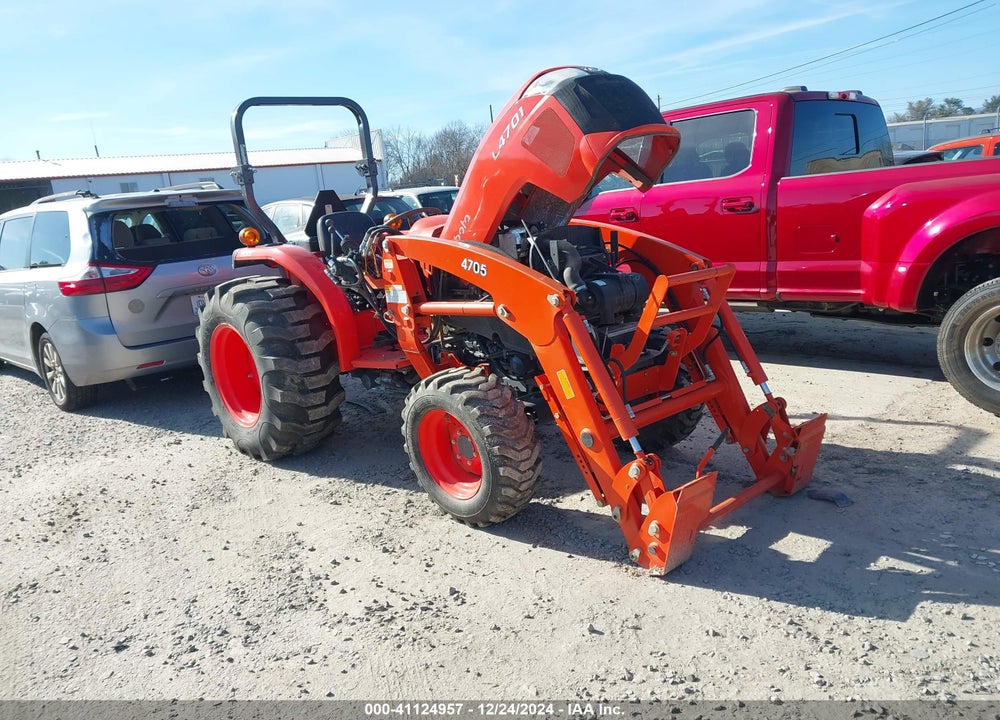 2016 KUBOTA TRACTOR L4701HST & L VIN: 74457