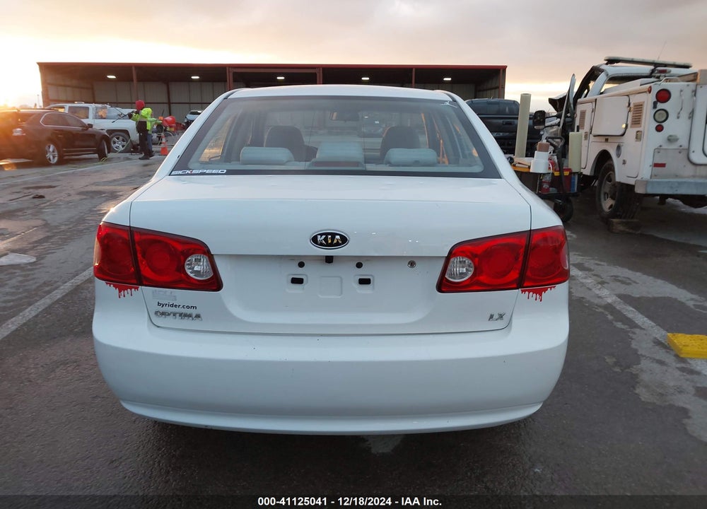 2008 KIA OPTIMA LX VIN: KNAGE123585261522