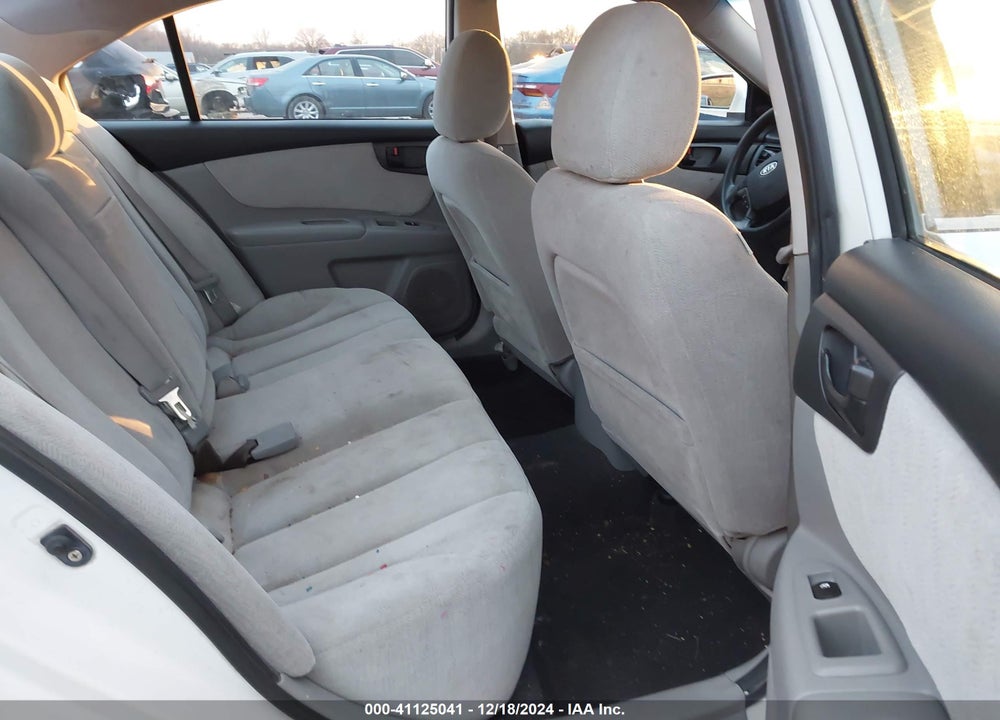 2008 KIA OPTIMA LX VIN: KNAGE123585261522