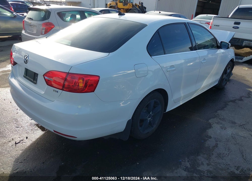 2014 VOLKSWAGEN JETTA 2.0L TDI VIN: 3VWLL7AJ4EM407258