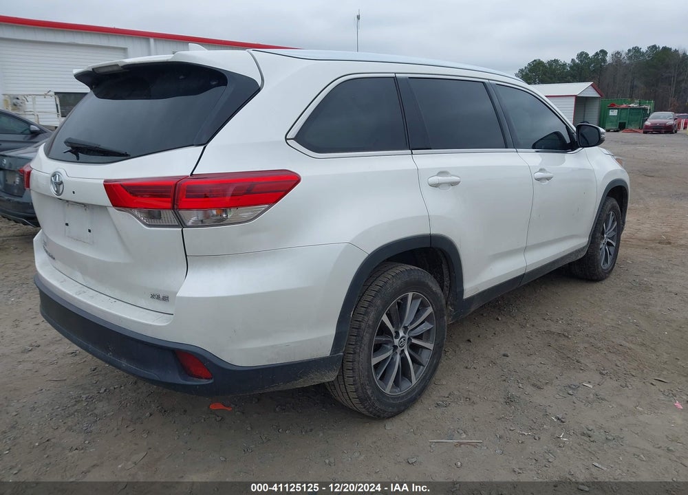 2019 TOYOTA HIGHLANDER XLE VIN: 5TDKZRFH6KS361734