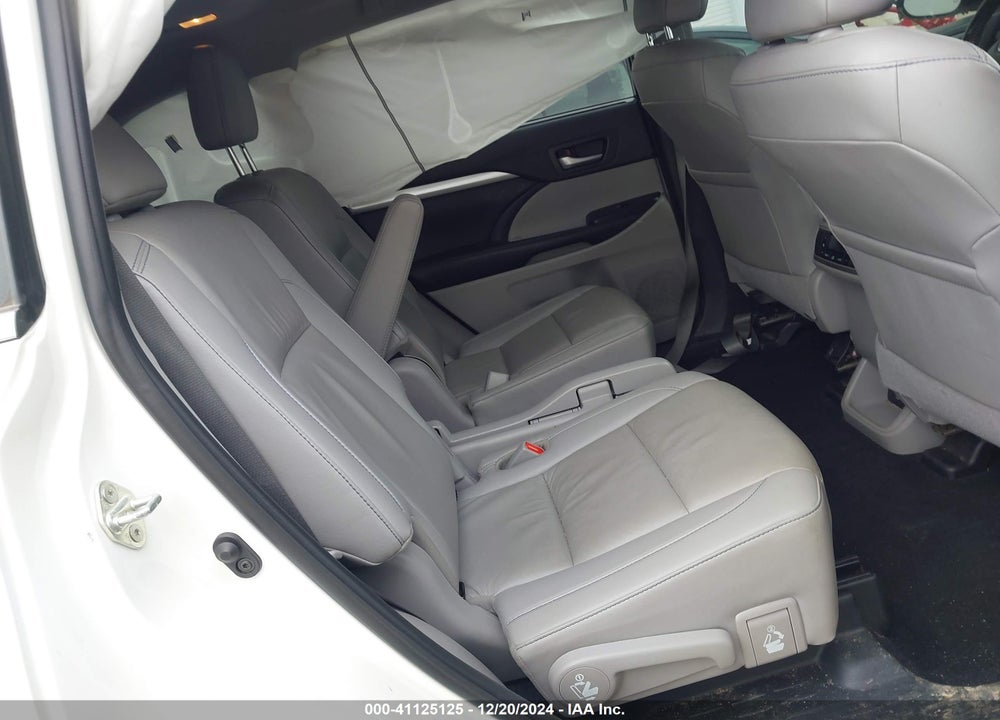 2019 TOYOTA HIGHLANDER XLE VIN: 5TDKZRFH6KS361734