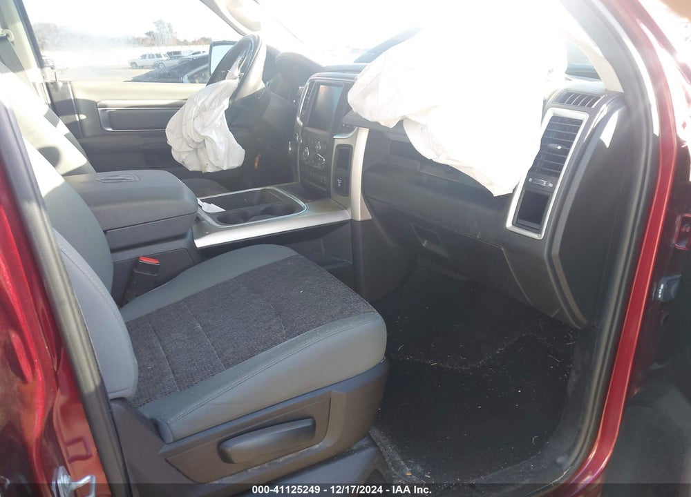 2019 RAM 1500 CLASSIC VIN: 1C6RR6LT1KS563742