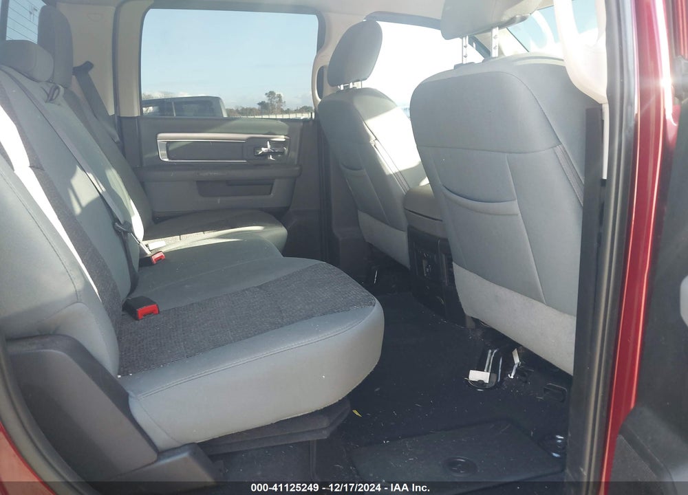 2019 RAM 1500 CLASSIC VIN: 1C6RR6LT1KS563742