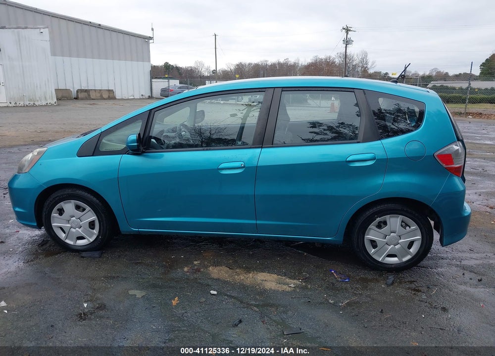 2013 HONDA FIT VIN: JHMGE8H31DC019768