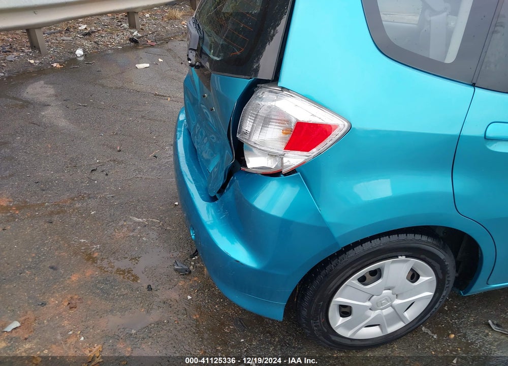 2013 HONDA FIT VIN: JHMGE8H31DC019768