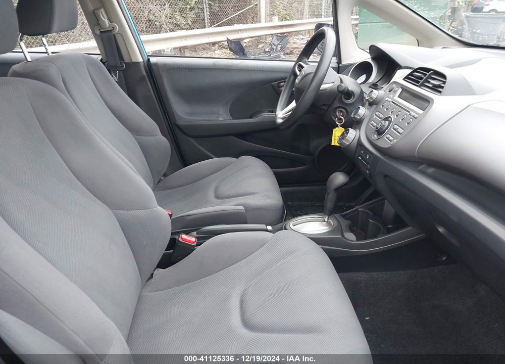 2013 HONDA FIT VIN: JHMGE8H31DC019768