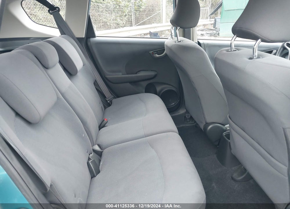2013 HONDA FIT VIN: JHMGE8H31DC019768