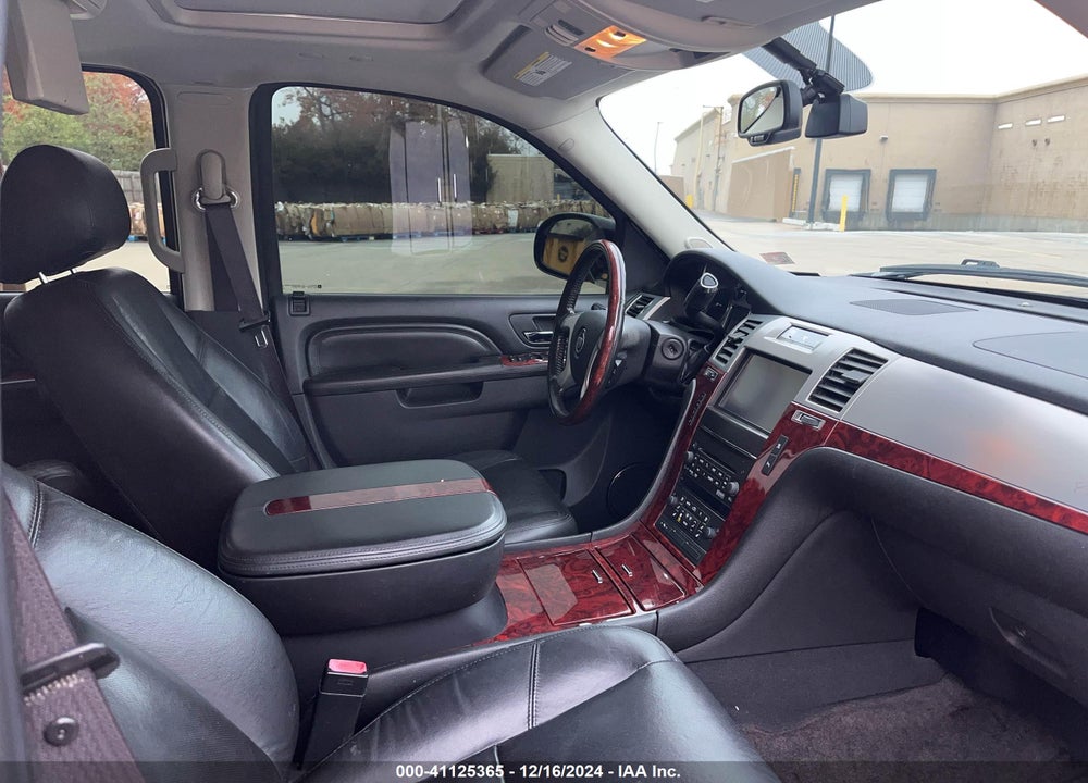 2011 CADILLAC ESCALADE ESV LUXURY VIN: 1GYS4HEF4BR310072