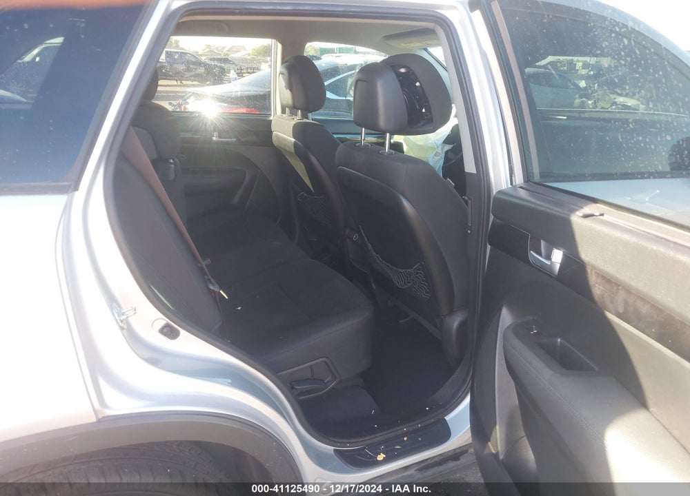 2014 KIA SORENTO LX VIN: 5XYKT3A68EG539018