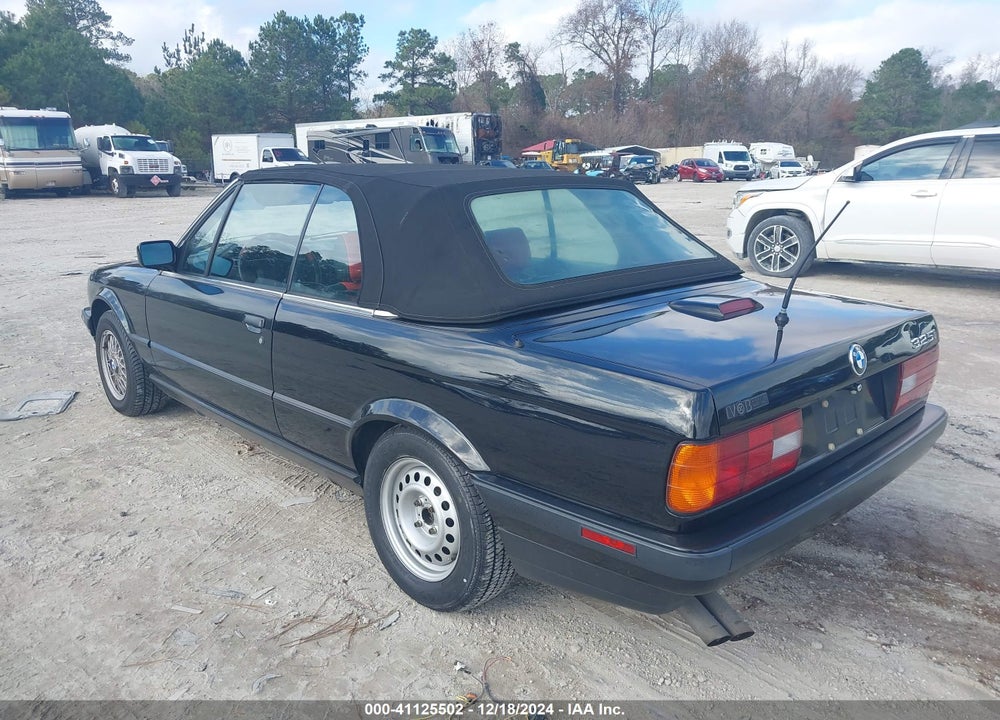 1992 BMW 325 IC VIN: WBABB1313NEC06209