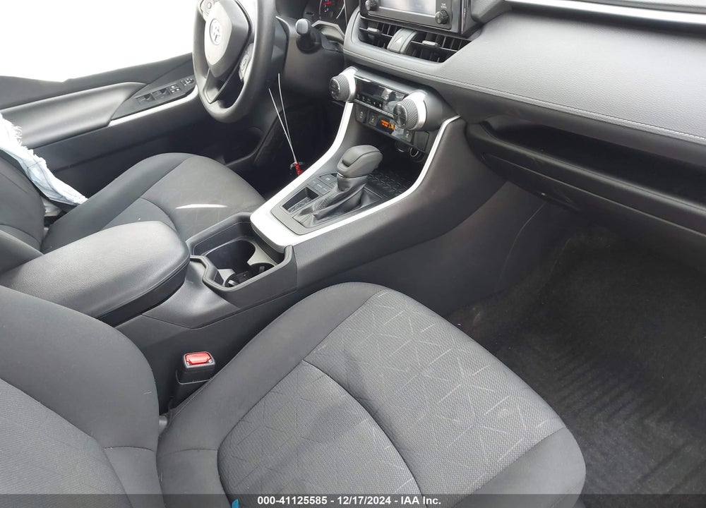 2019 TOYOTA RAV4 XLE VIN: 2T3W1RFV5KW008284