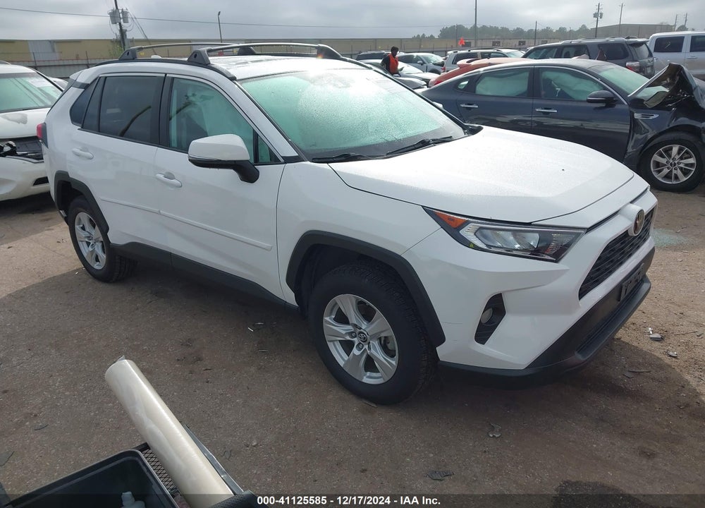 2019 TOYOTA RAV4 XLE VIN: 2T3W1RFV5KW008284