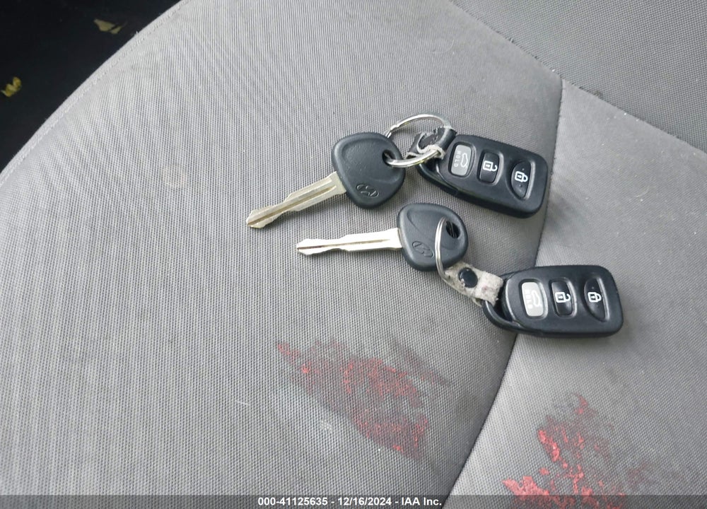 2013 HYUNDAI ELANTRA GLS VIN: 5NPDH4AE1DH409824