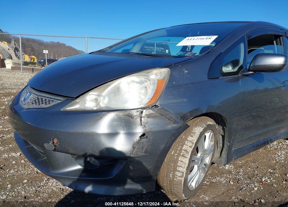 2011 HONDA FIT SPORT VIN: JHMGE8H53BC000198