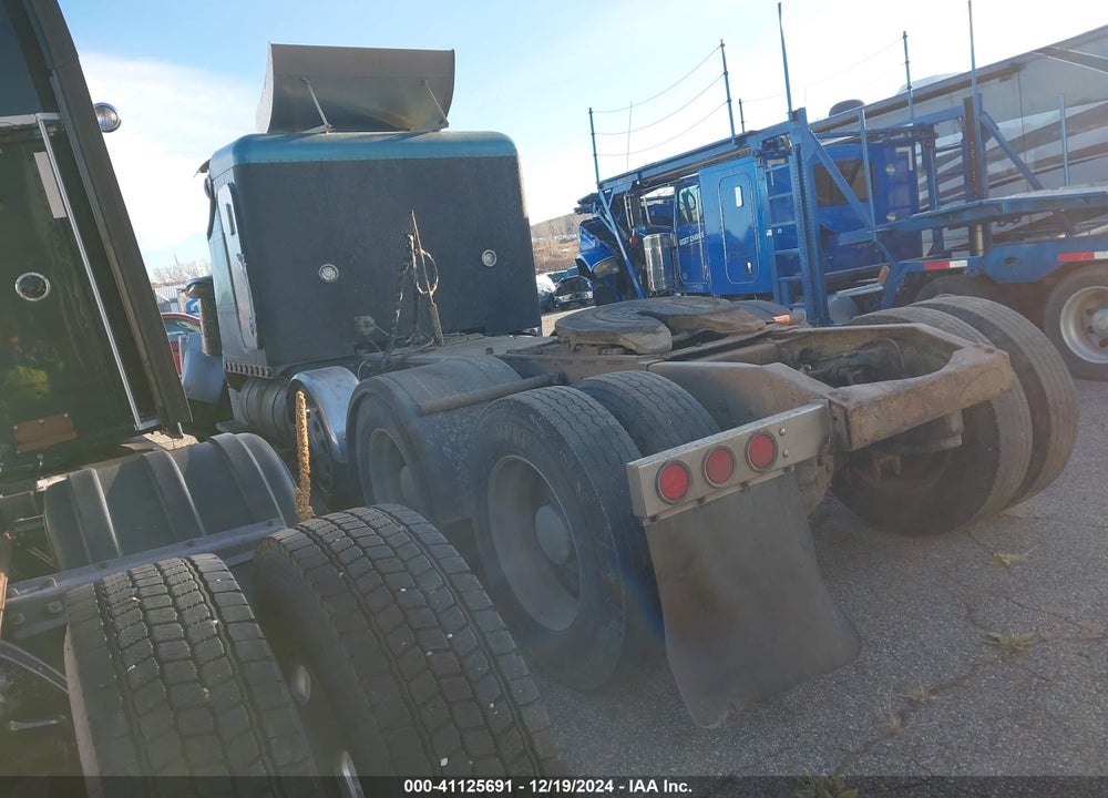1993 PETERBILT 379 VIN: 1XP5DB9X0PN330528