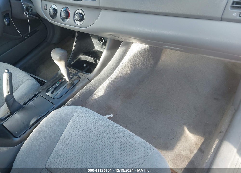 2004 TOYOTA CAMRY LE VIN: 4T1BE30K64U275279