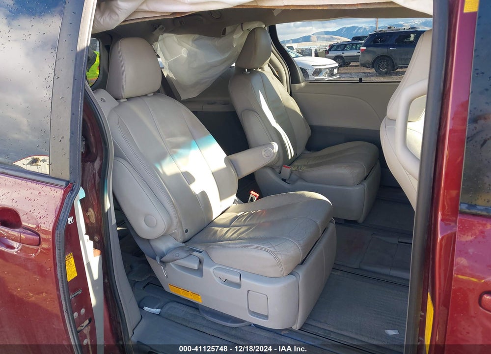 2013 TOYOTA SIENNA XLE 7 PASSENGER VIN: 5TDDK3DC9DS064722