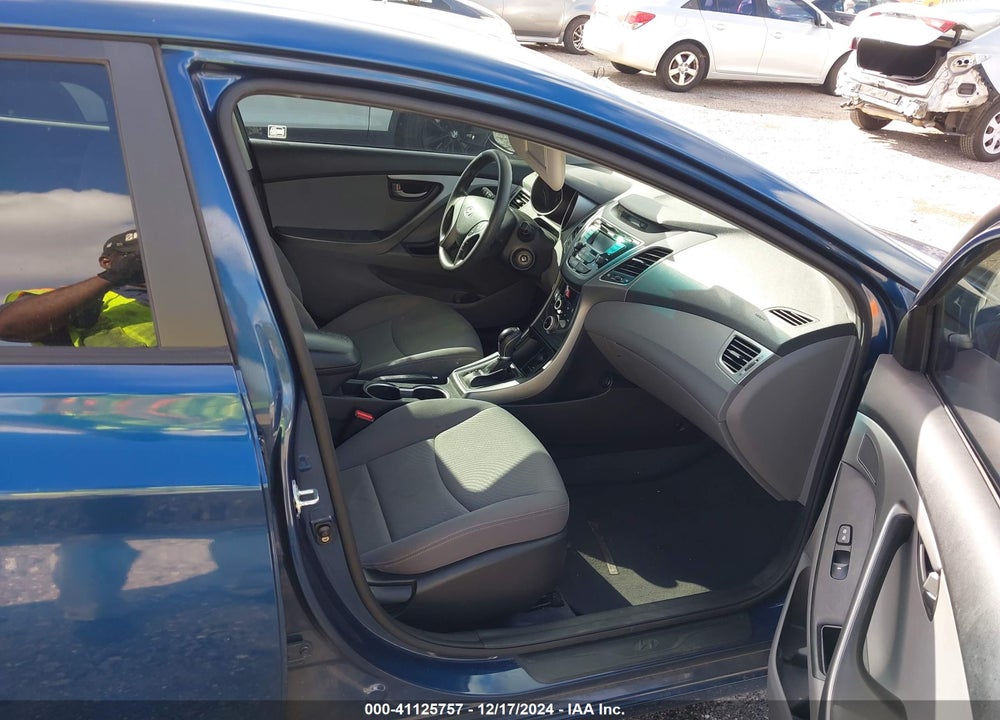 2016 HYUNDAI ELANTRA SE VIN: KMHDH4AE2GU558085