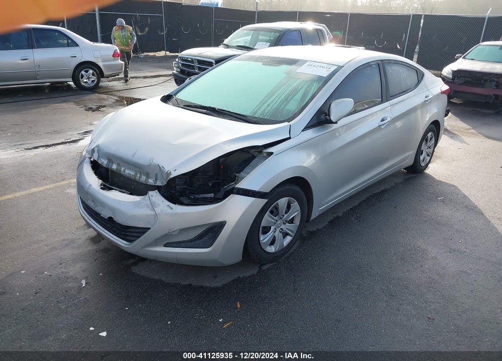 2016 HYUNDAI ELANTRA VIN: 5NPDH4AE8GH692615