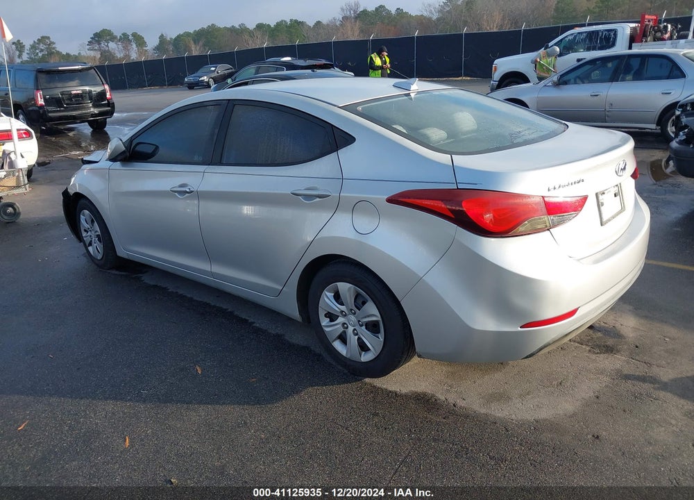 2016 HYUNDAI ELANTRA VIN: 5NPDH4AE8GH692615