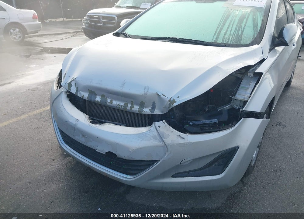 2016 HYUNDAI ELANTRA VIN: 5NPDH4AE8GH692615