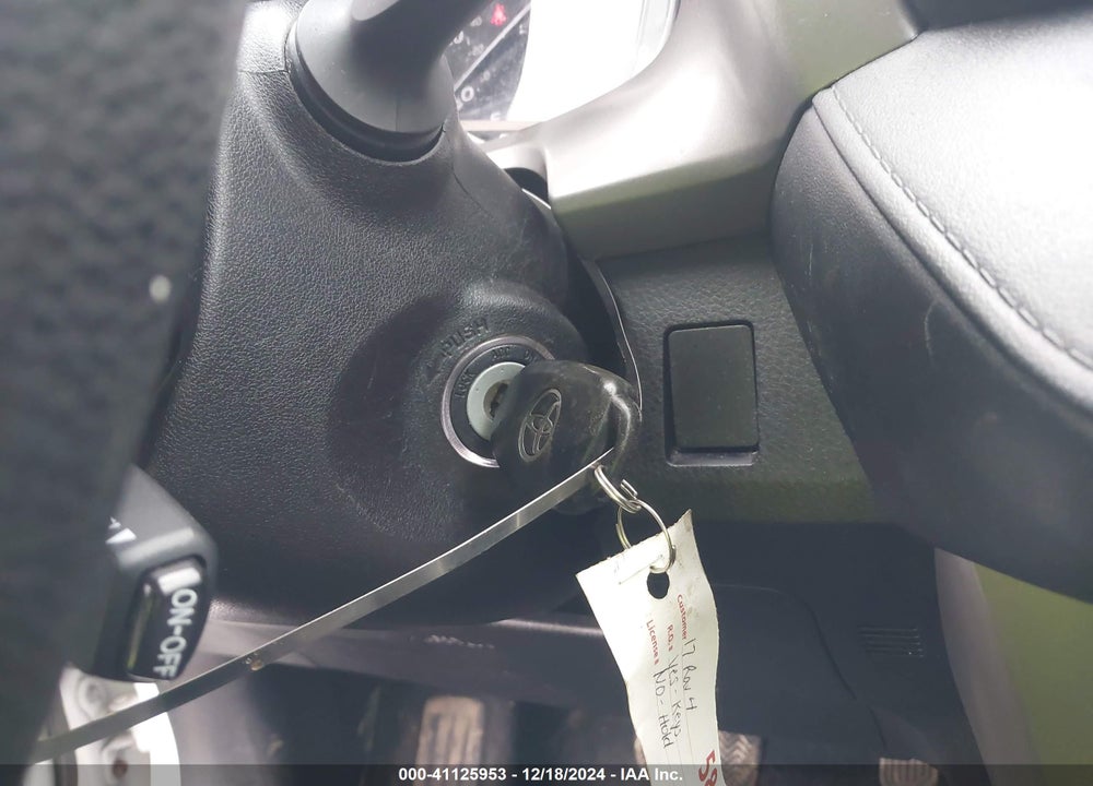 2017 TOYOTA RAV4 VIN: 2T3BFREV0HW636280