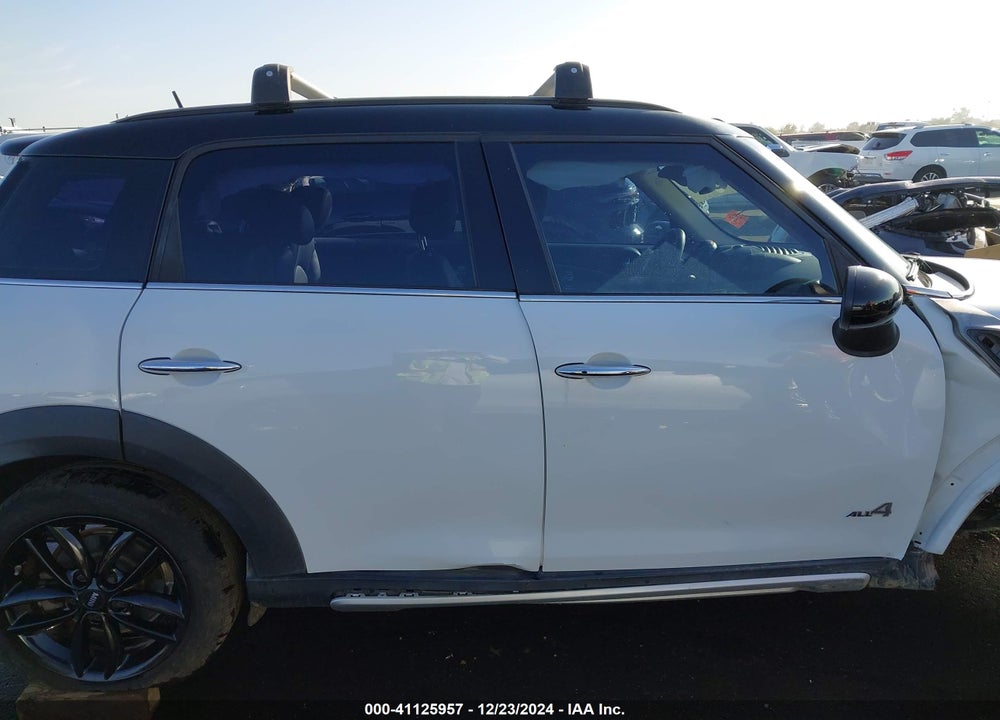 2016 MINI COUNTRYMAN VIN: WMWZC5C57GWU04128