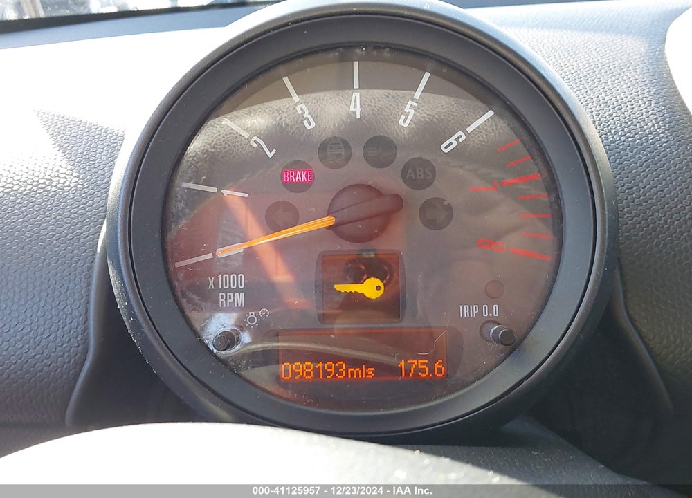 2016 MINI COUNTRYMAN VIN: WMWZC5C57GWU04128