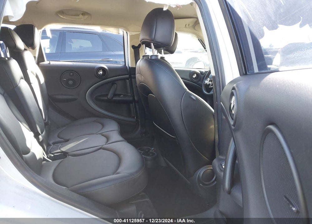 2016 MINI COUNTRYMAN VIN: WMWZC5C57GWU04128