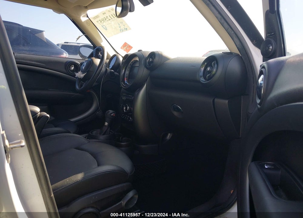 2016 MINI COUNTRYMAN VIN: WMWZC5C57GWU04128