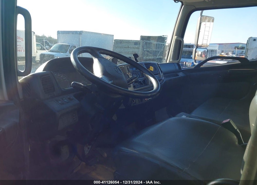 2018 HINO 268/338 VIN: 5PVNV8JT0J4S54882