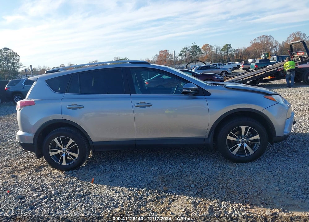 2016 TOYOTA RAV4 XLE VIN: 2T3WFREV0GW299447