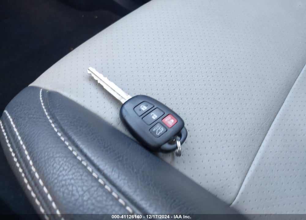 2016 TOYOTA RAV4 XLE VIN: 2T3WFREV0GW299447