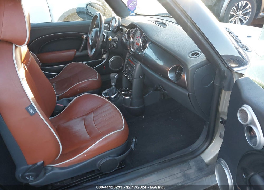 2007 MINI COOPER S VIN: WMWRH33527TL95720