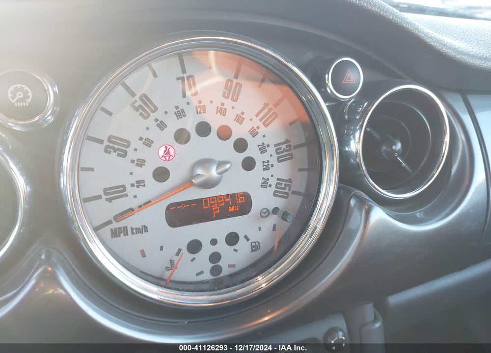 2007 MINI COOPER S VIN: WMWRH33527TL95720
