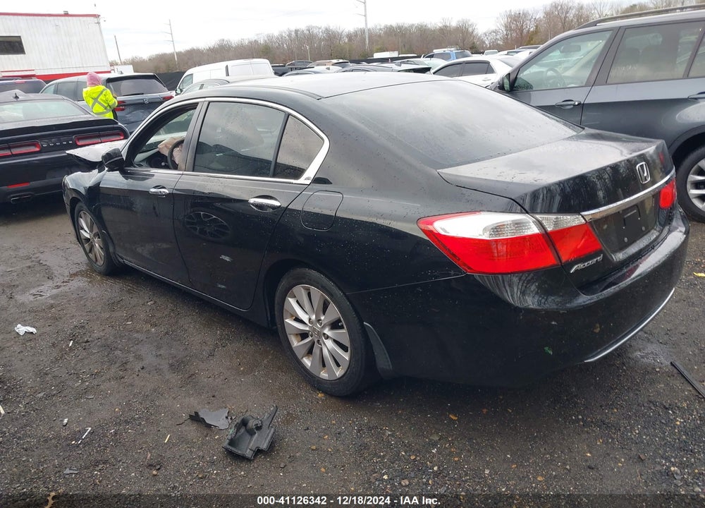 2015 HONDA ACCORD EX VIN: 1HGCR2F70FA068810
