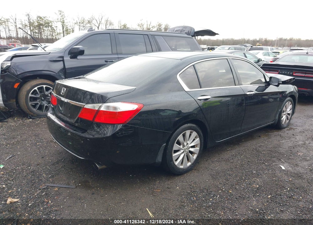 2015 HONDA ACCORD EX VIN: 1HGCR2F70FA068810