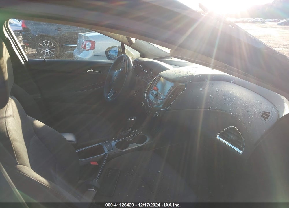 2018 CHEVROLET CRUZE LT AUTO VIN: 1G1BE5SM7J7122105