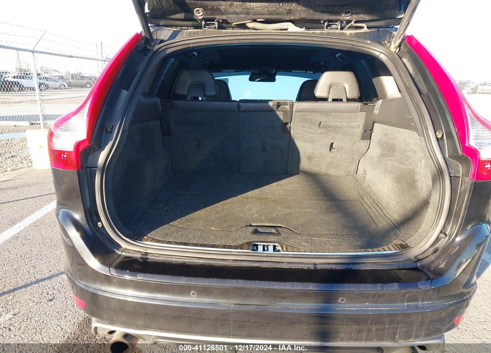 2014 VOLVO XC60 T6 R-DESIGN PLATINUM VIN: YV4902DZ4E2537605