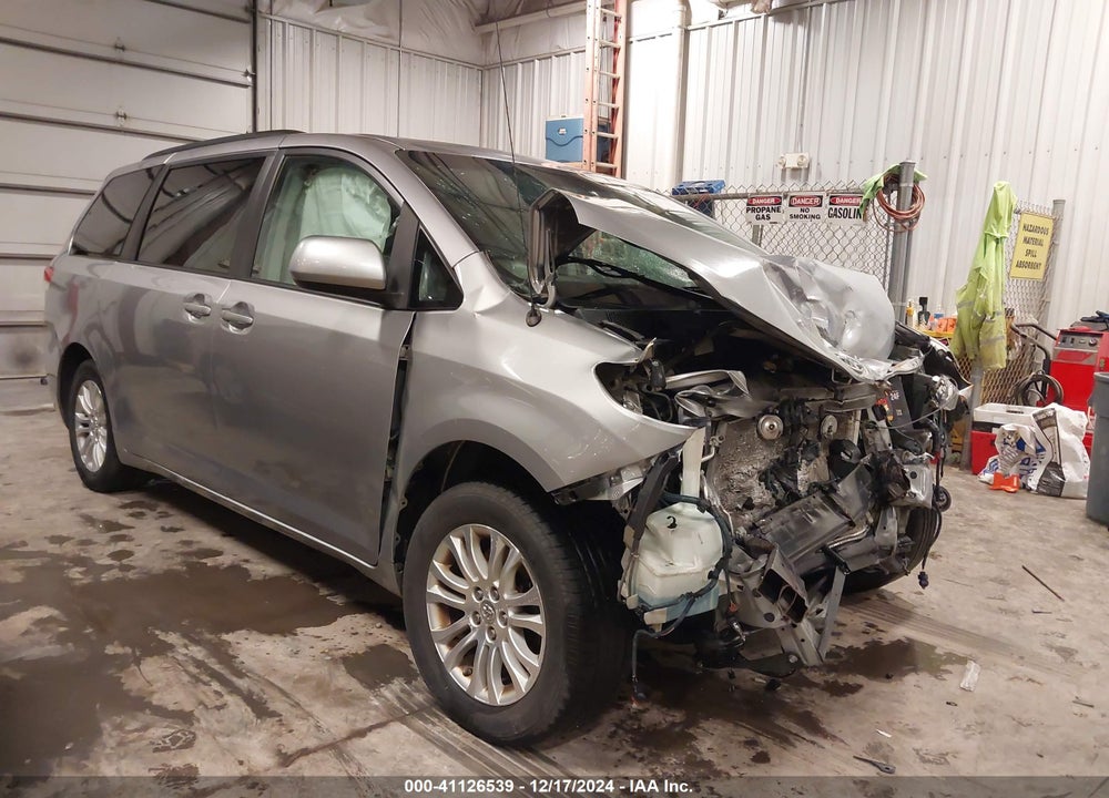 2012 TOYOTA SIENNA XLE V6 8 PASSENGER VIN: 5TDYK3DC6CS258916