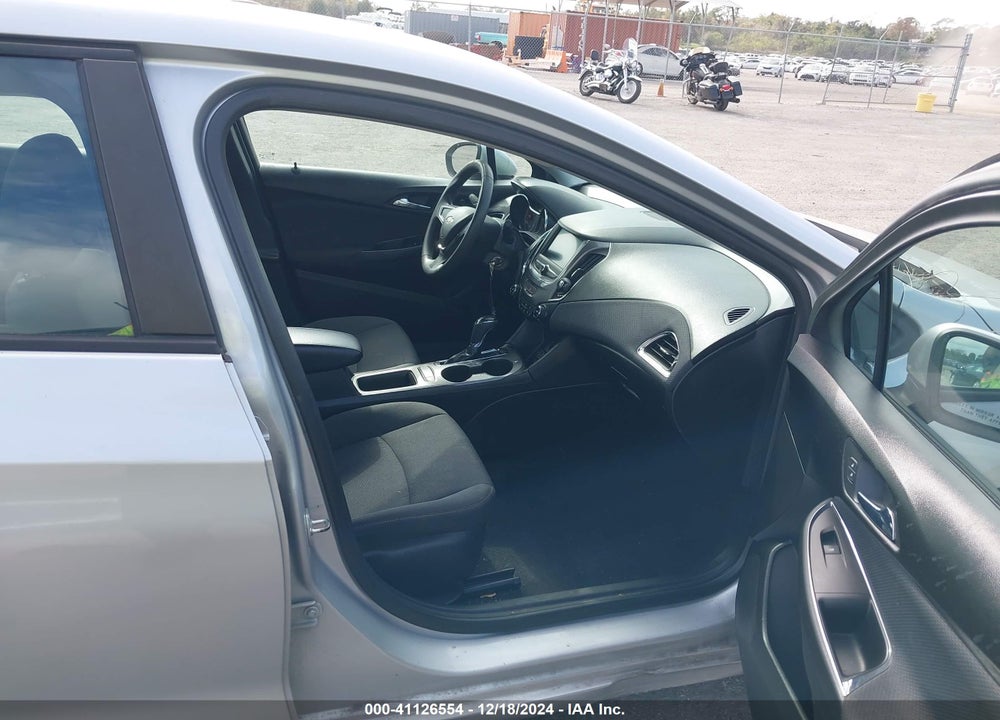 2019 CHEVROLET CRUZE LS VIN: 1G1BC5SM8K7110813
