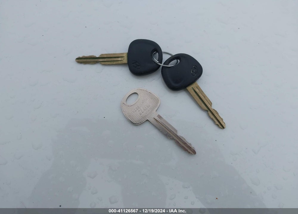 2005 HYUNDAI ELANTRA GLS/GT VIN: KMHDN46D45U991929
